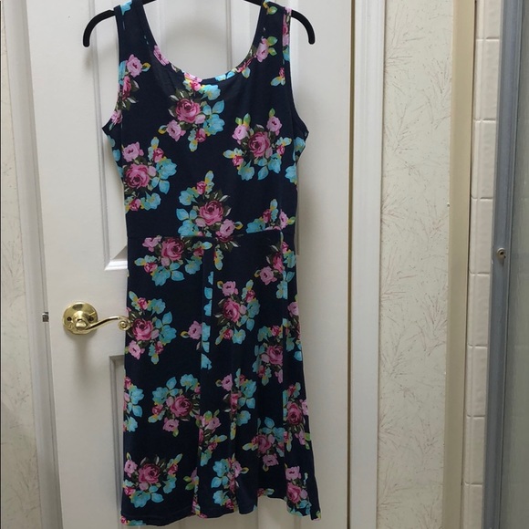 Women's Scoop Neck Floral Printed Dress - Picture 3 of 3